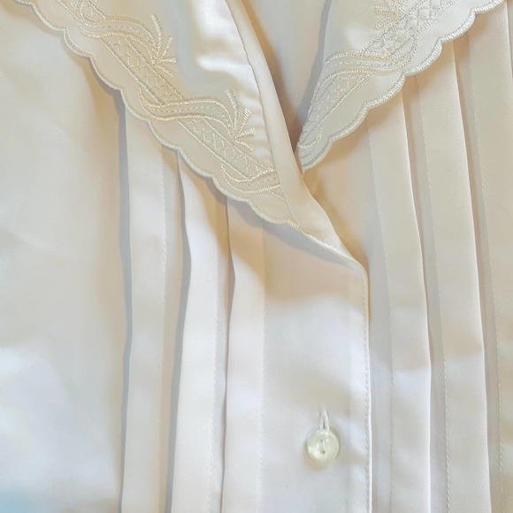 SOLD vtg Pleated White Blouse Embroidered Collar L - Picture 3 of 7